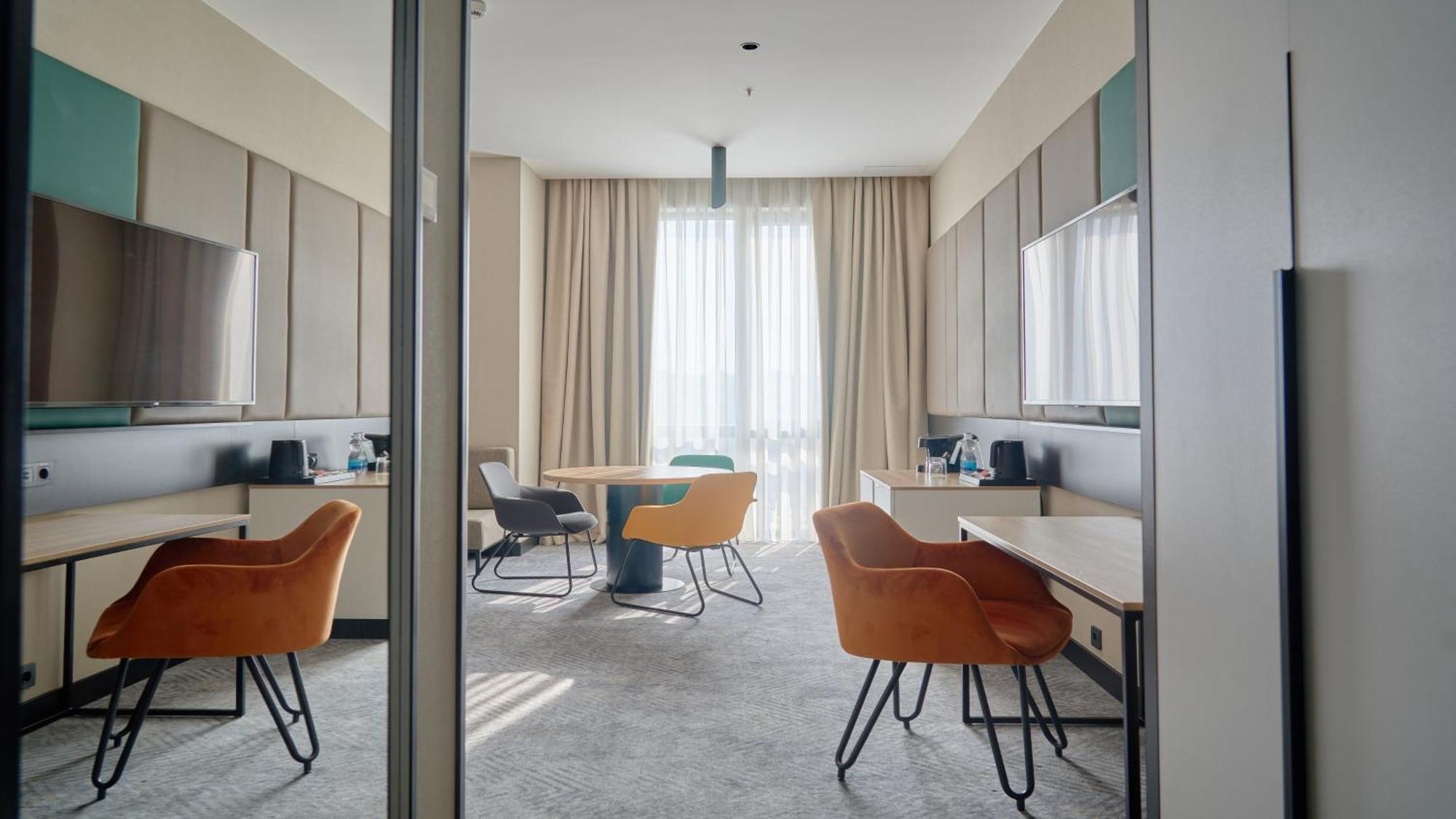 Holiday Inn Tashkent City By Ihg Екстер'єр фото